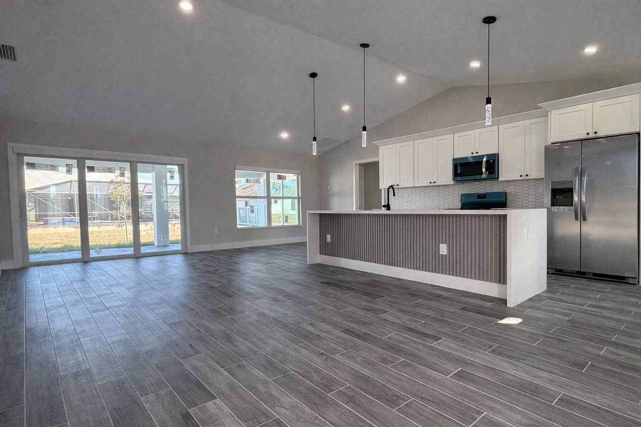 2321 Nw 30th Ter - Photo 2 of 34