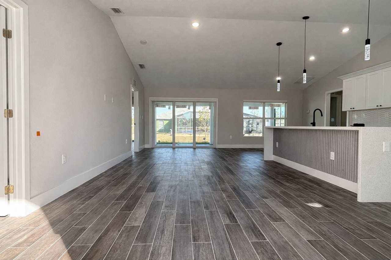 2321 Nw 30th Ter - Photo 3 of 34