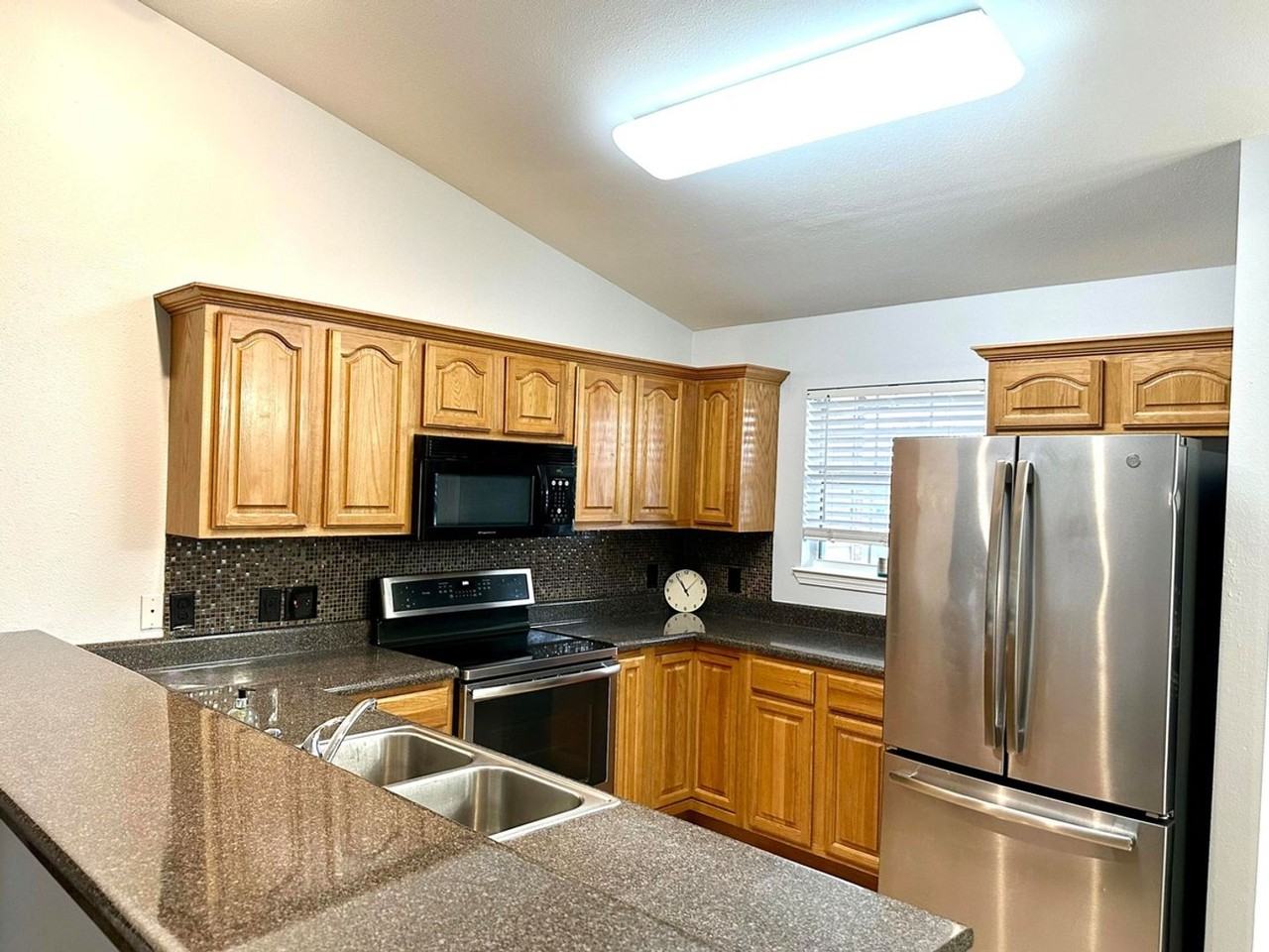 5127 Stewart Dr - Photo 2 of 17