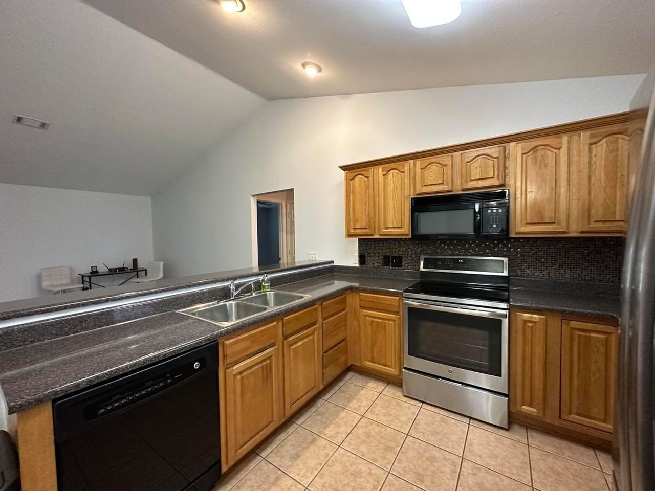 5127 Stewart Dr - Photo 3 of 17