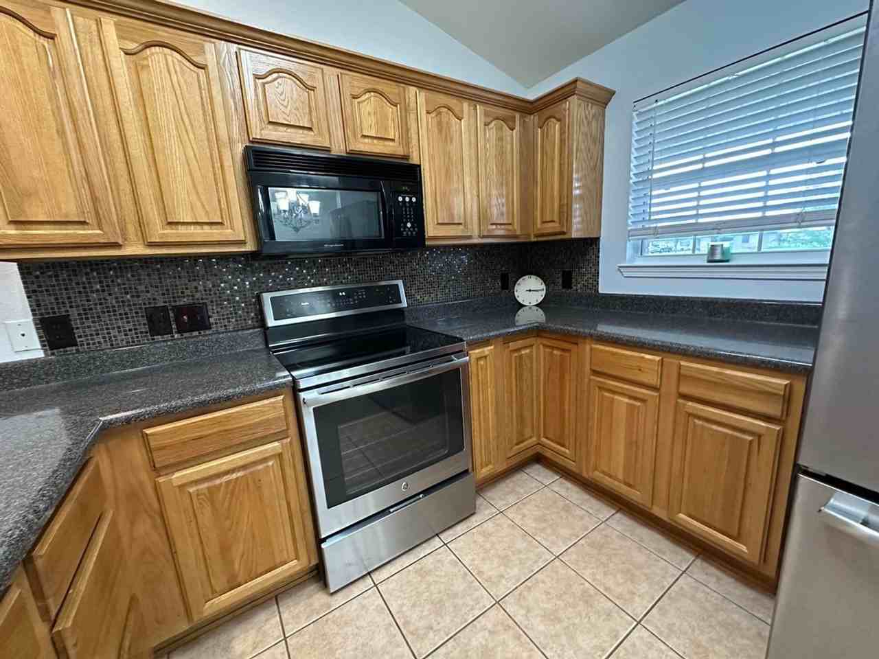 5127 Stewart Dr - Photo 4 of 17