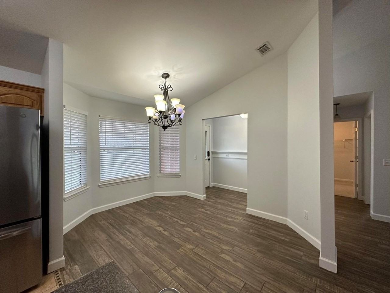 5127 Stewart Dr - Photo 6 of 17