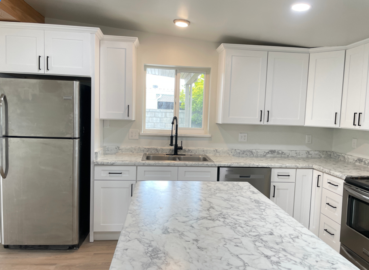 1993 W Champagne Ave - Photo 2 of 13