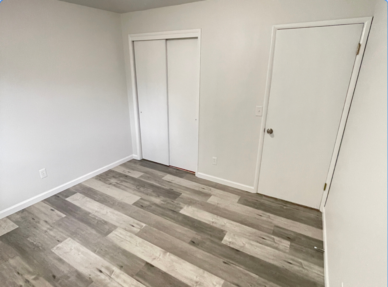 1993 W Champagne Ave - Photo 5 of 13