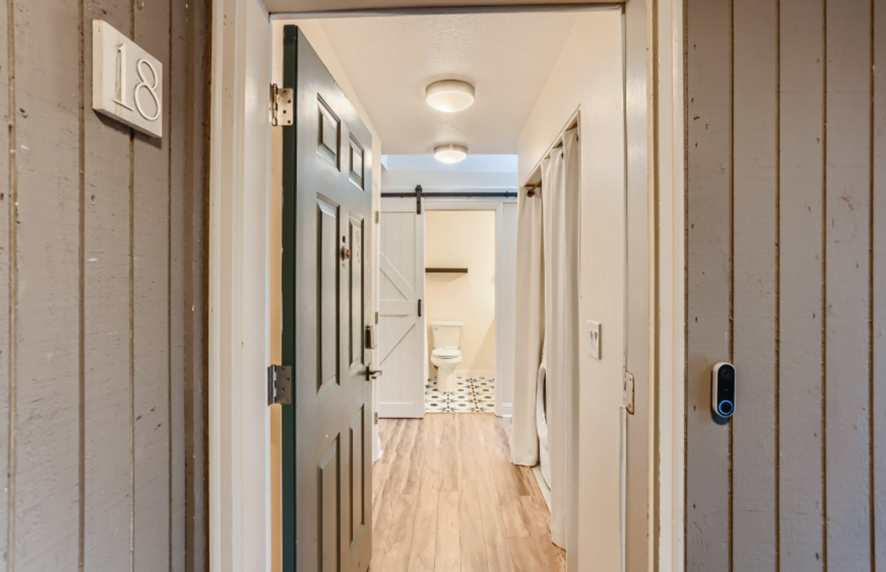 2403 Sw Nebraska St - Photo 2 of 20