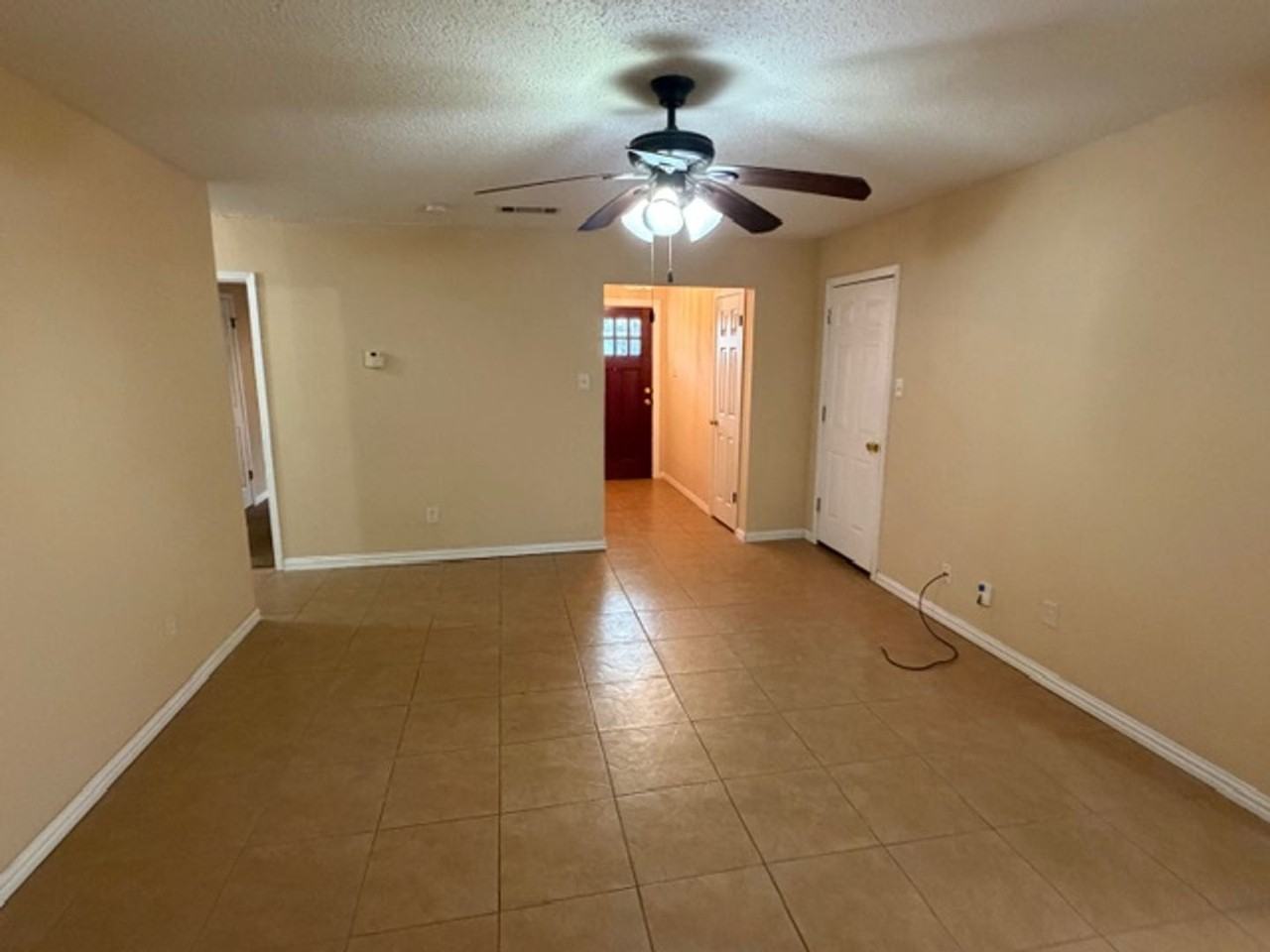 202 W Cotter Ave - Photo 2 of 13