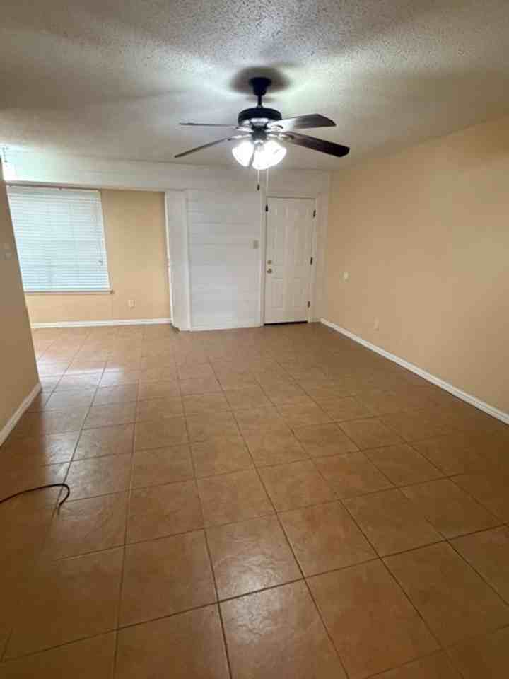 202 W Cotter Ave - Photo 3 of 13