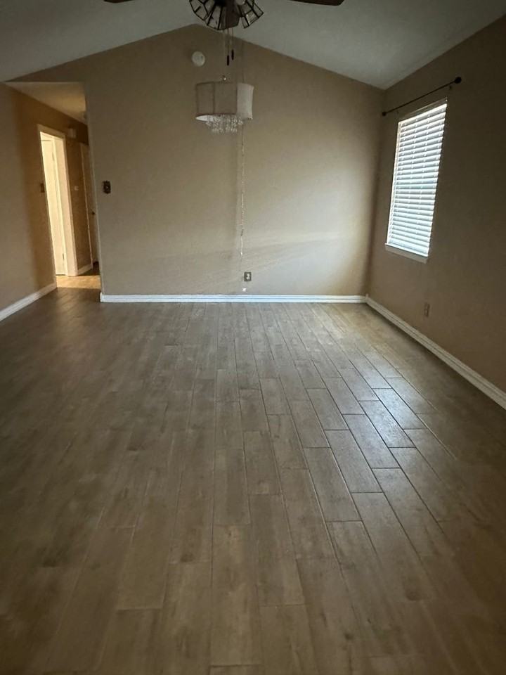 1110 Chapel View Dr - Photo 2 of 13