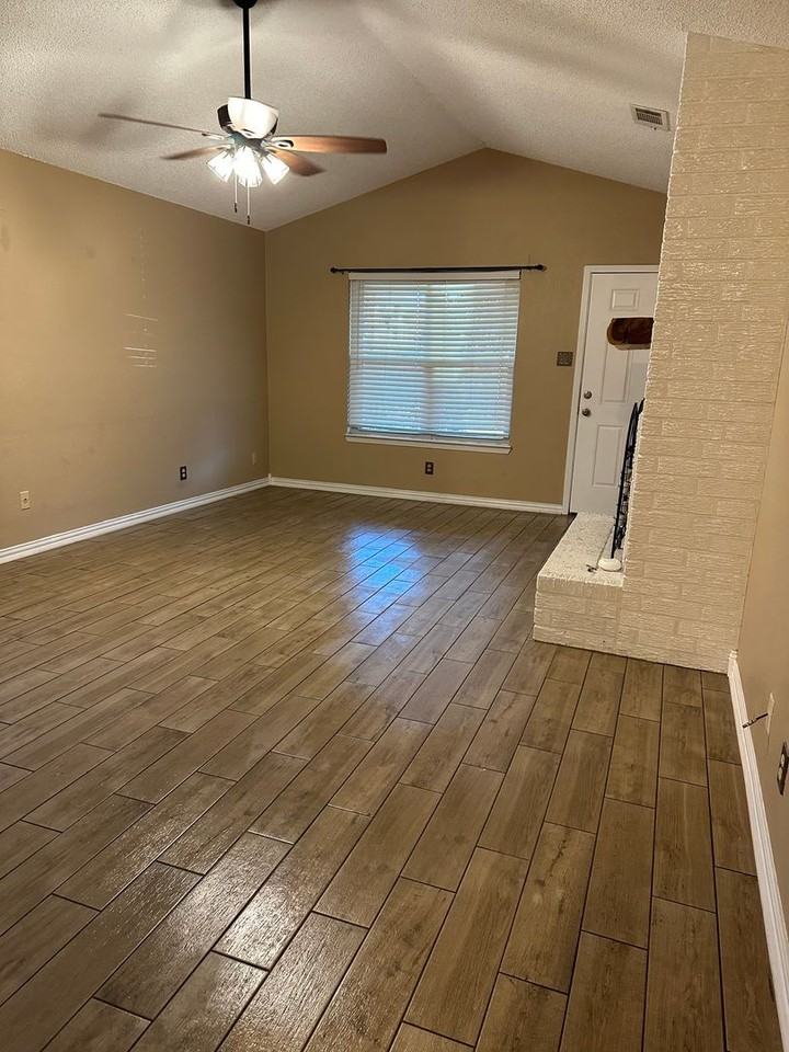 1110 Chapel View Dr - Photo 3 of 13