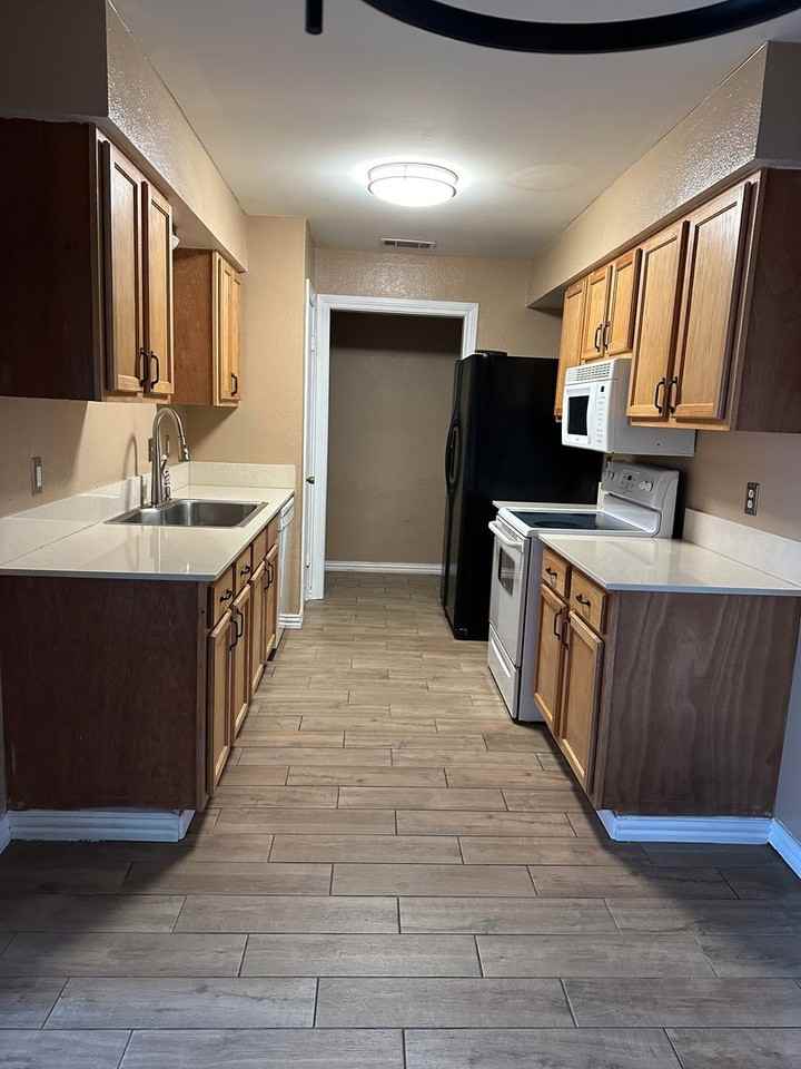 1110 Chapel View Dr - Photo 4 of 13