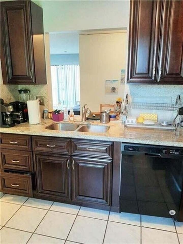 1679 Nw 15th Vis - Photo 2 of 15
