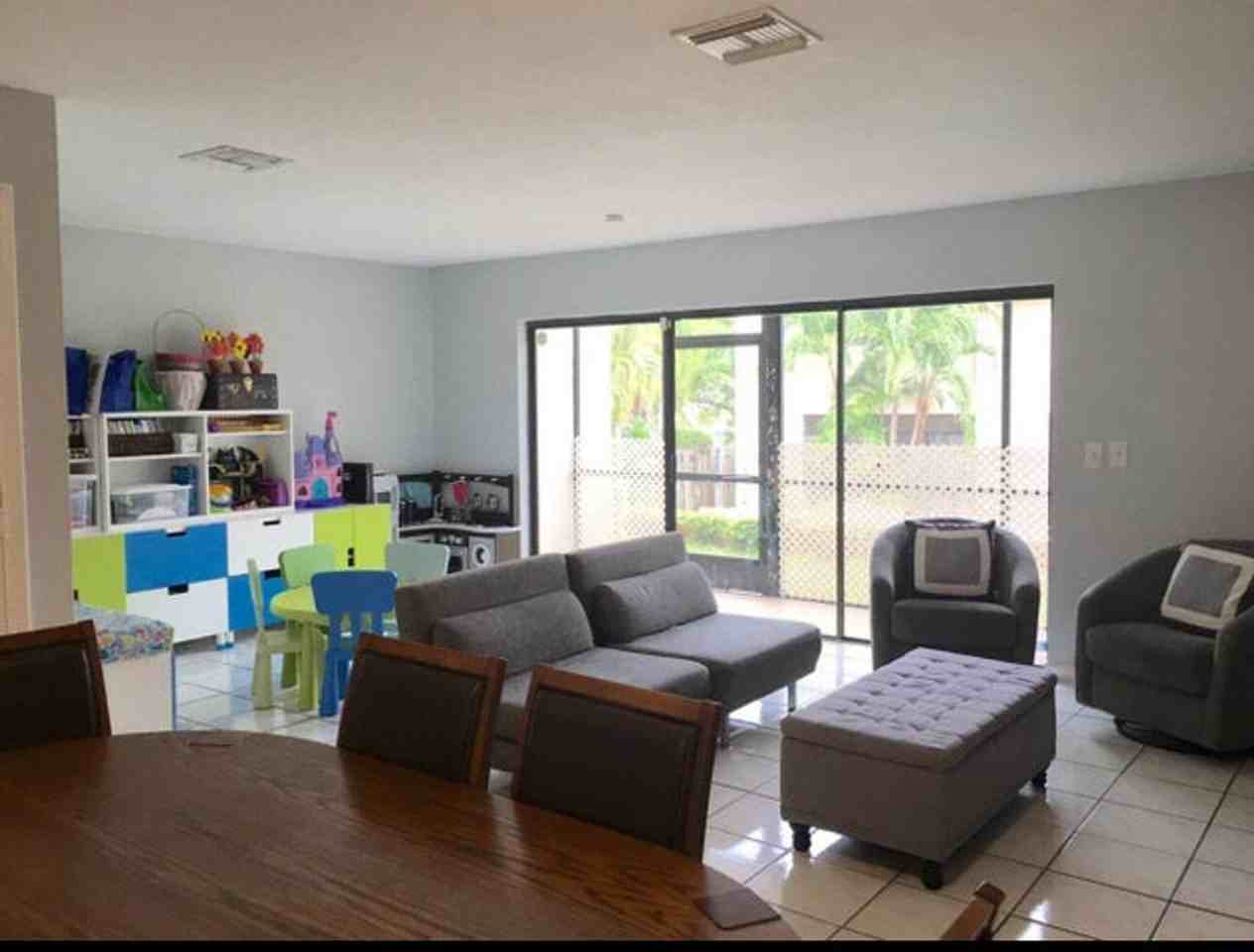 1679 Nw 15th Vis - Photo 3 of 15