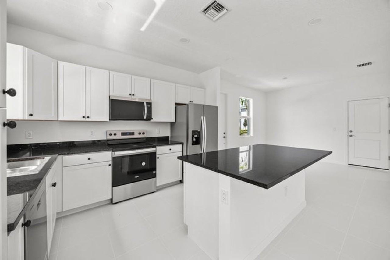 4520 Longwood Lake Sq - Photo 3 of 26