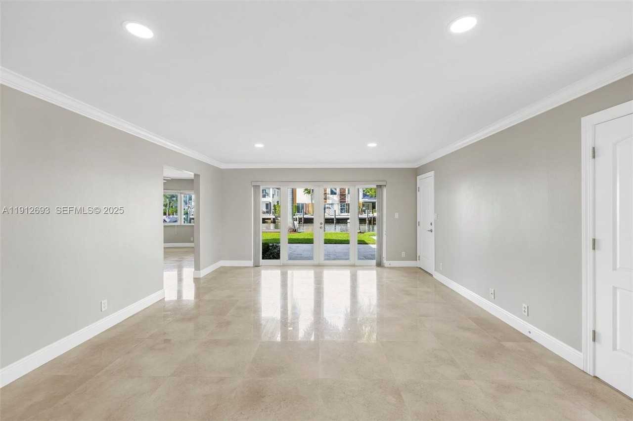 633 Solar Isle Dr - Photo 2 of 50