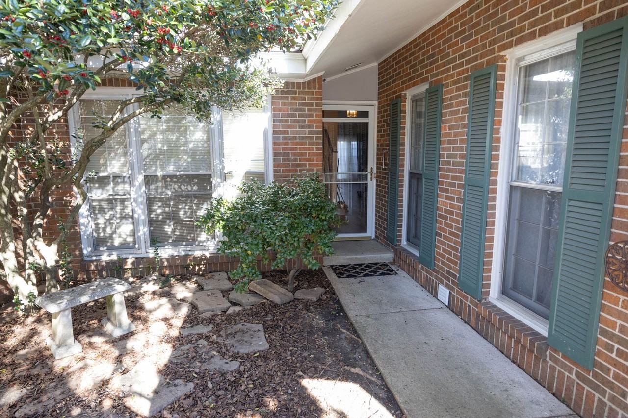 2043 Hazel Hedge Ln - Photo 2 of 19