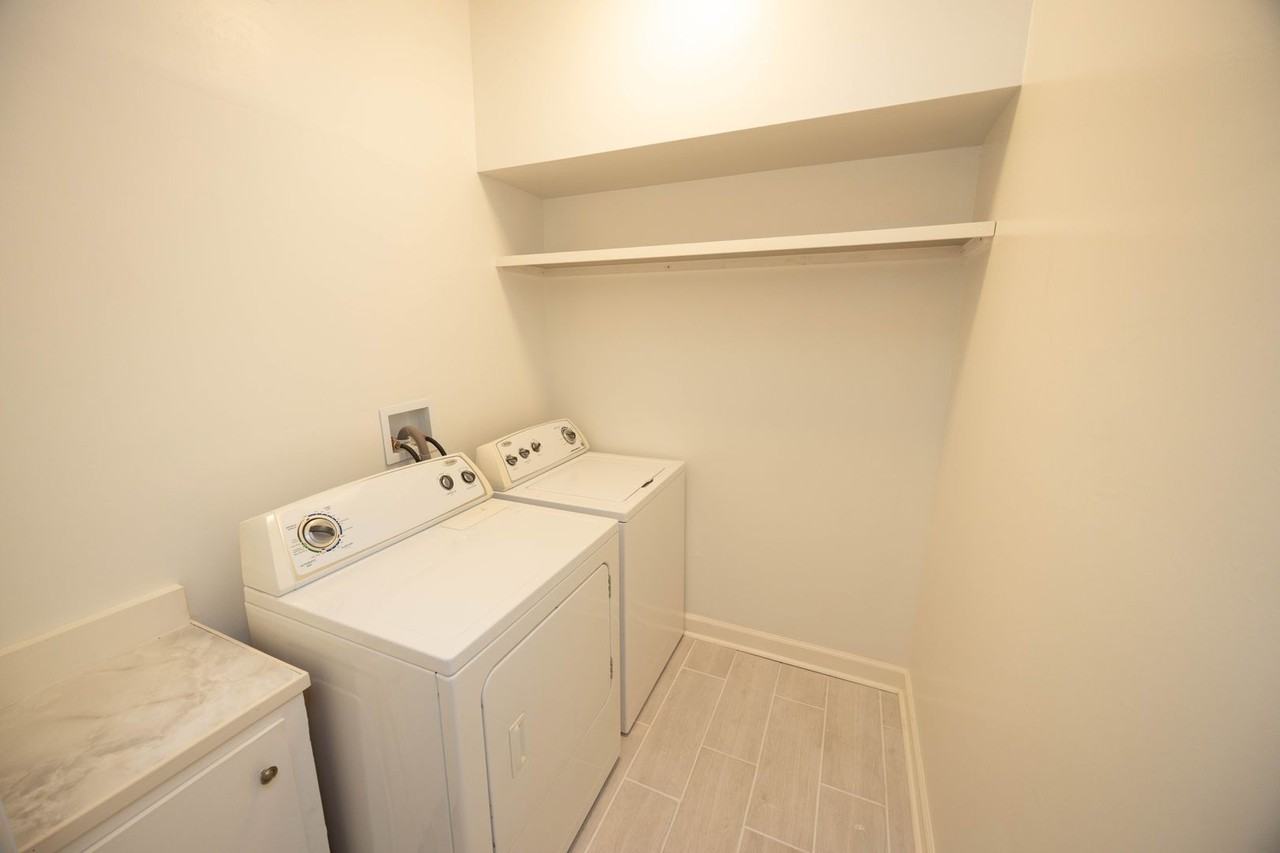 2043 Hazel Hedge Ln - Photo 5 of 19