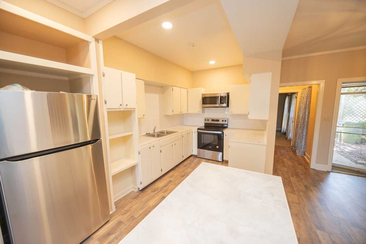 2043 Hazel Hedge Ln - Photo 7 of 19