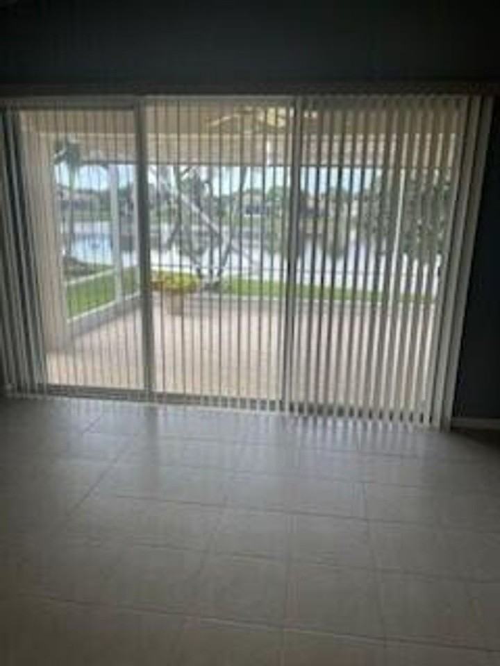 2641 Clipper Cir - Photo 4 of 16