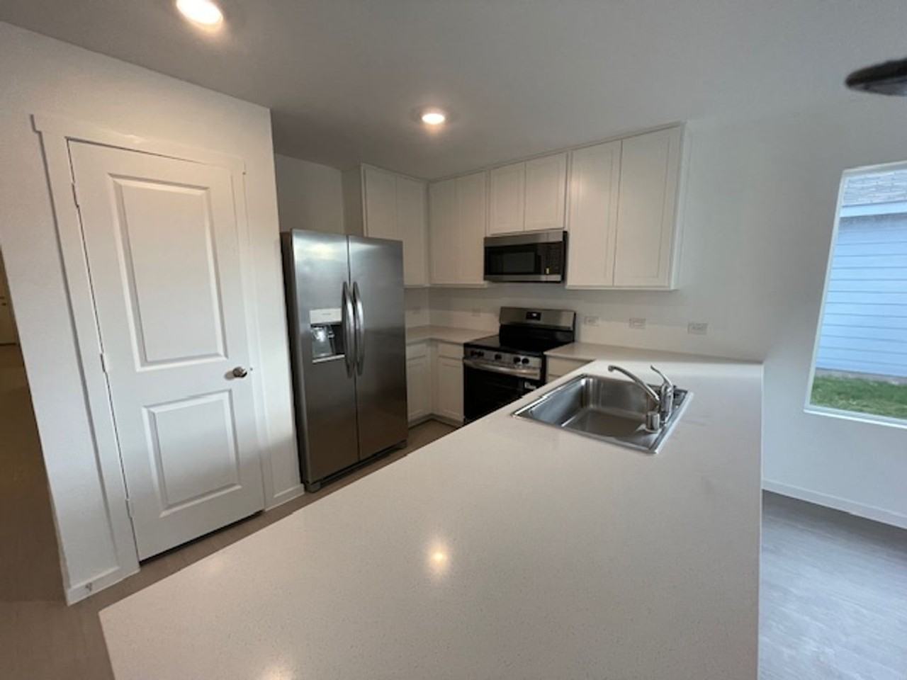 10024 Southwest Dr - Photo 2 of 14