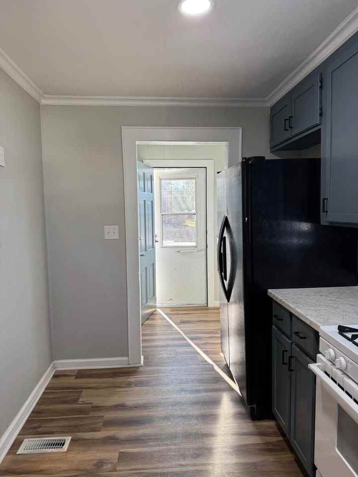 23 Lawndale Ave Se - Photo 4 of 15