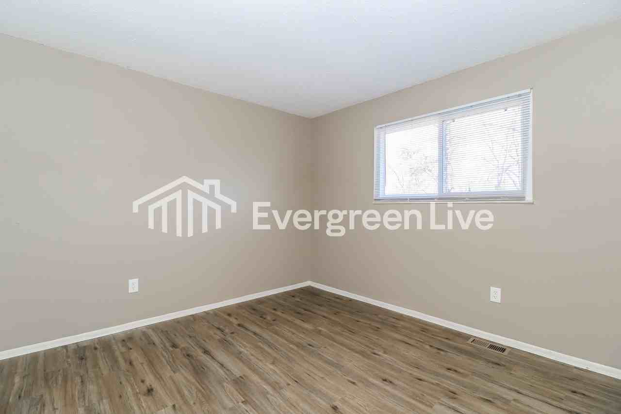 3140 Greenway Chase Dr - Photo 7 of 15
