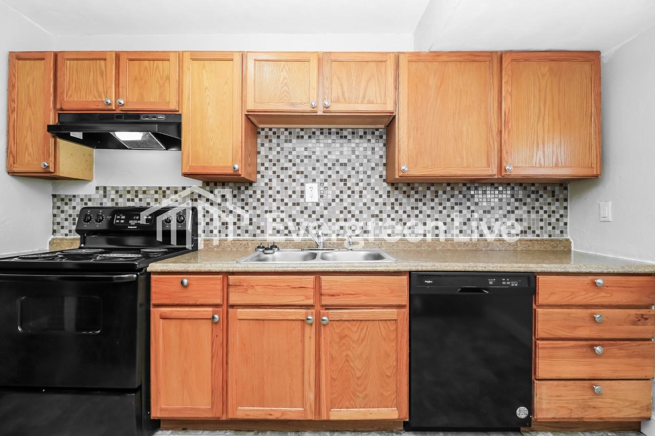 725 Tyson Dr - Photo 5 of 15