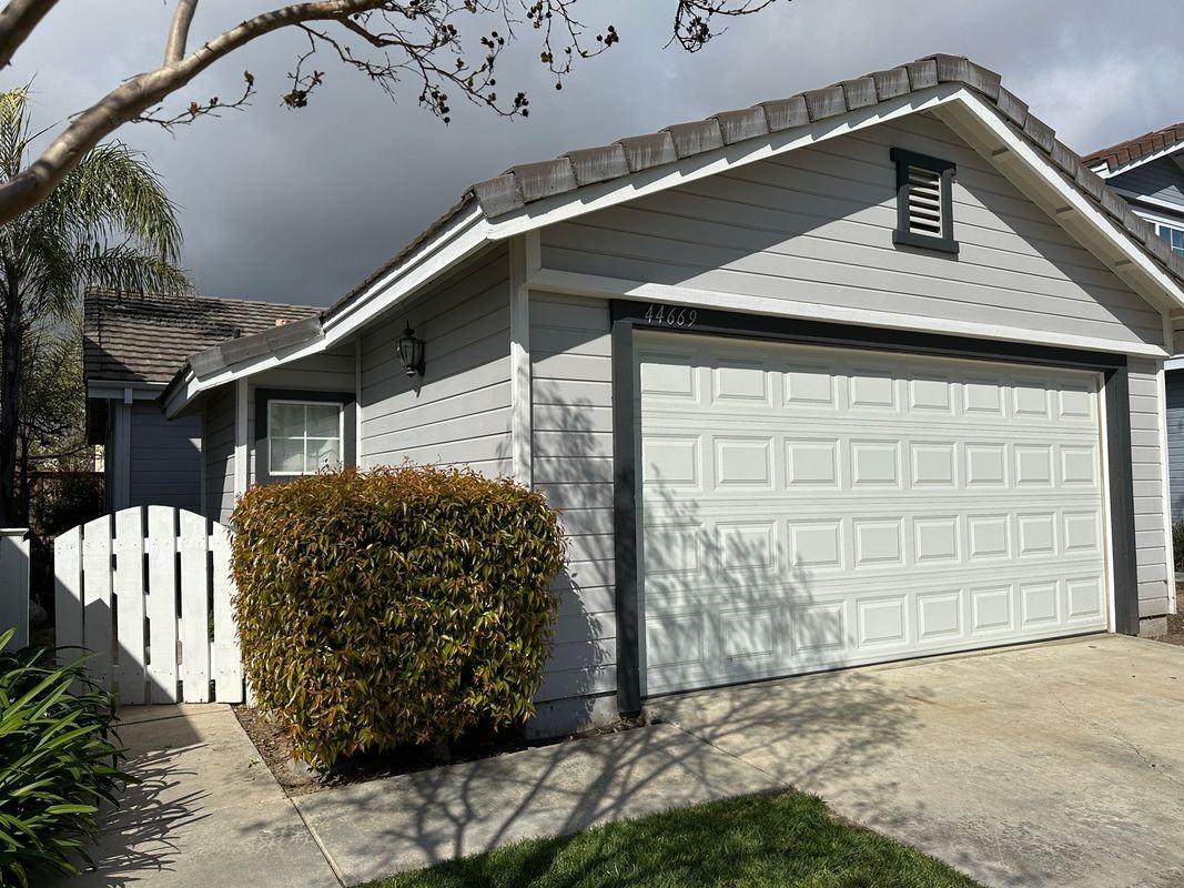 44669 Ashbury Pl - Photo 2 of 9