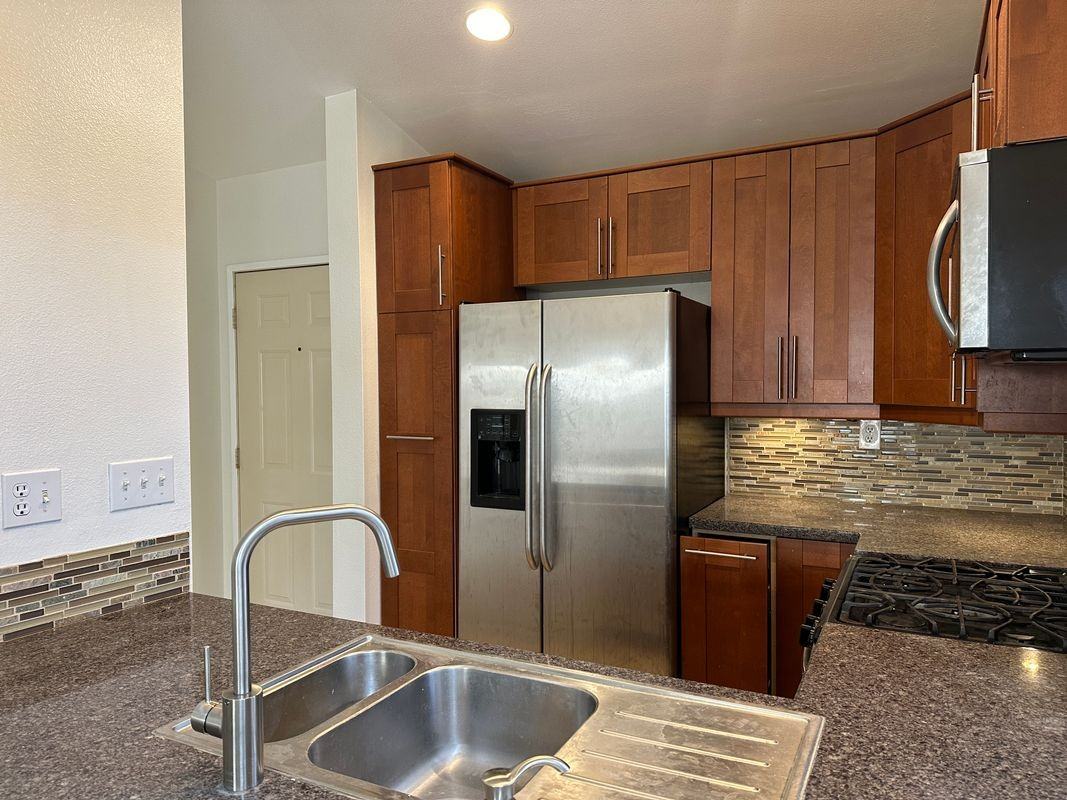 44669 Ashbury Pl - Photo 3 of 9