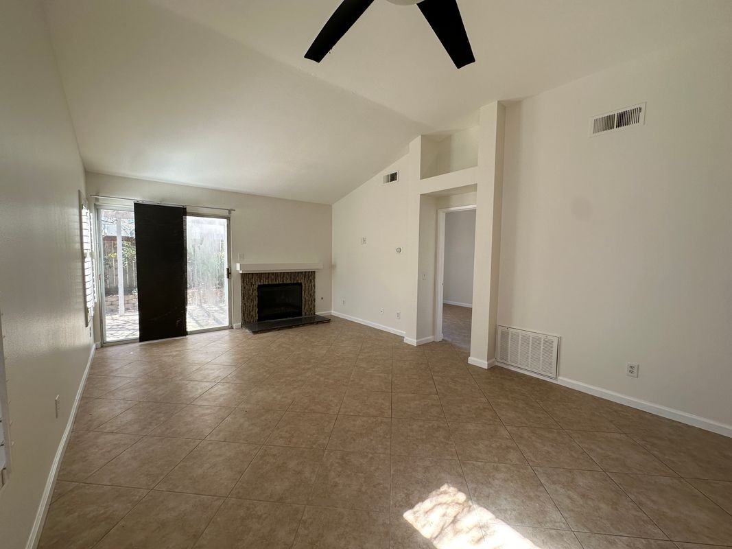 44669 Ashbury Pl - Photo 5 of 9