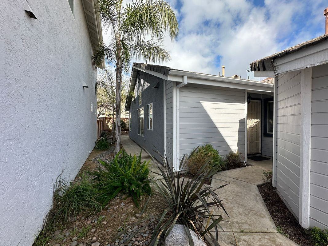 44669 Ashbury Pl - Photo 6 of 9