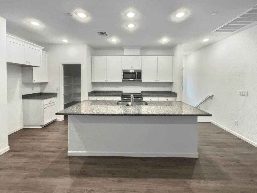 12153 Alamosa Dr - Photo 2 of 21