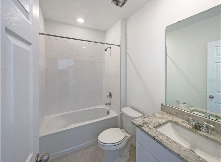 1128 Griffon Ave - Photo 3 of 15