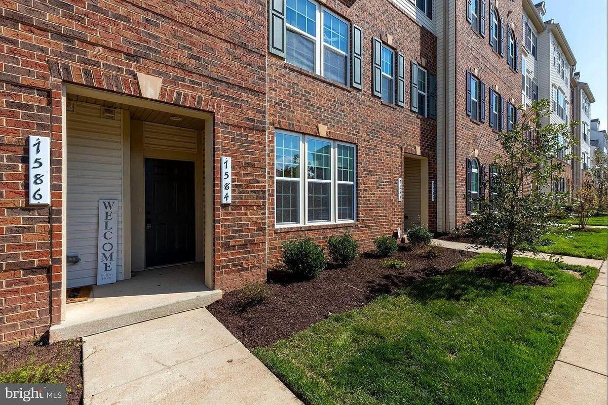 7584 Brunson Cir - Photo 2 of 15