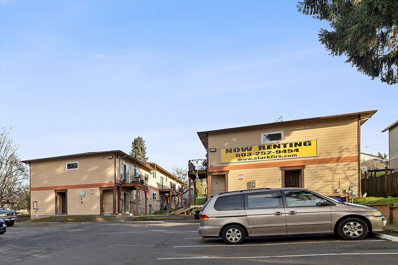 Shannon - Photo 2 of 15