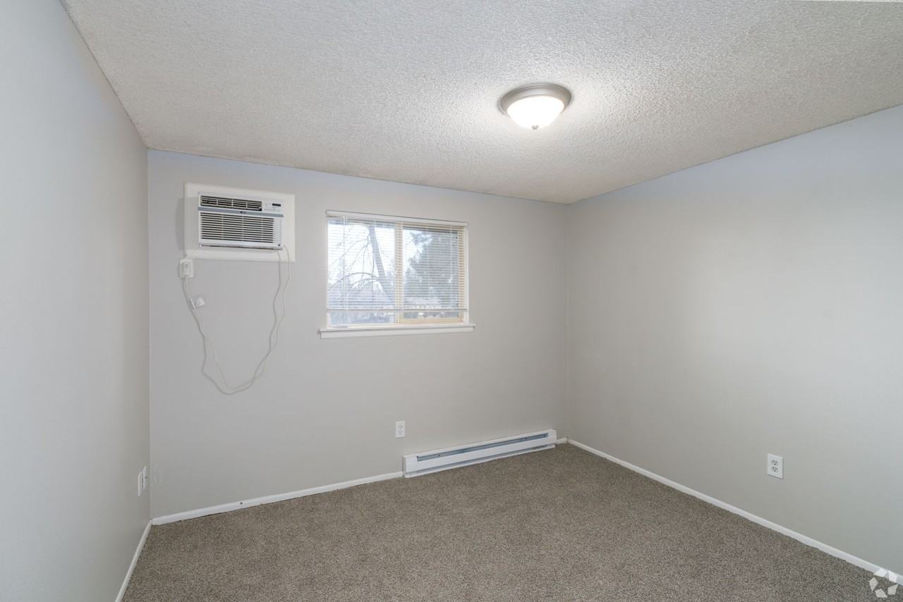 Rosewood Club Apts - Photo 4 of 13