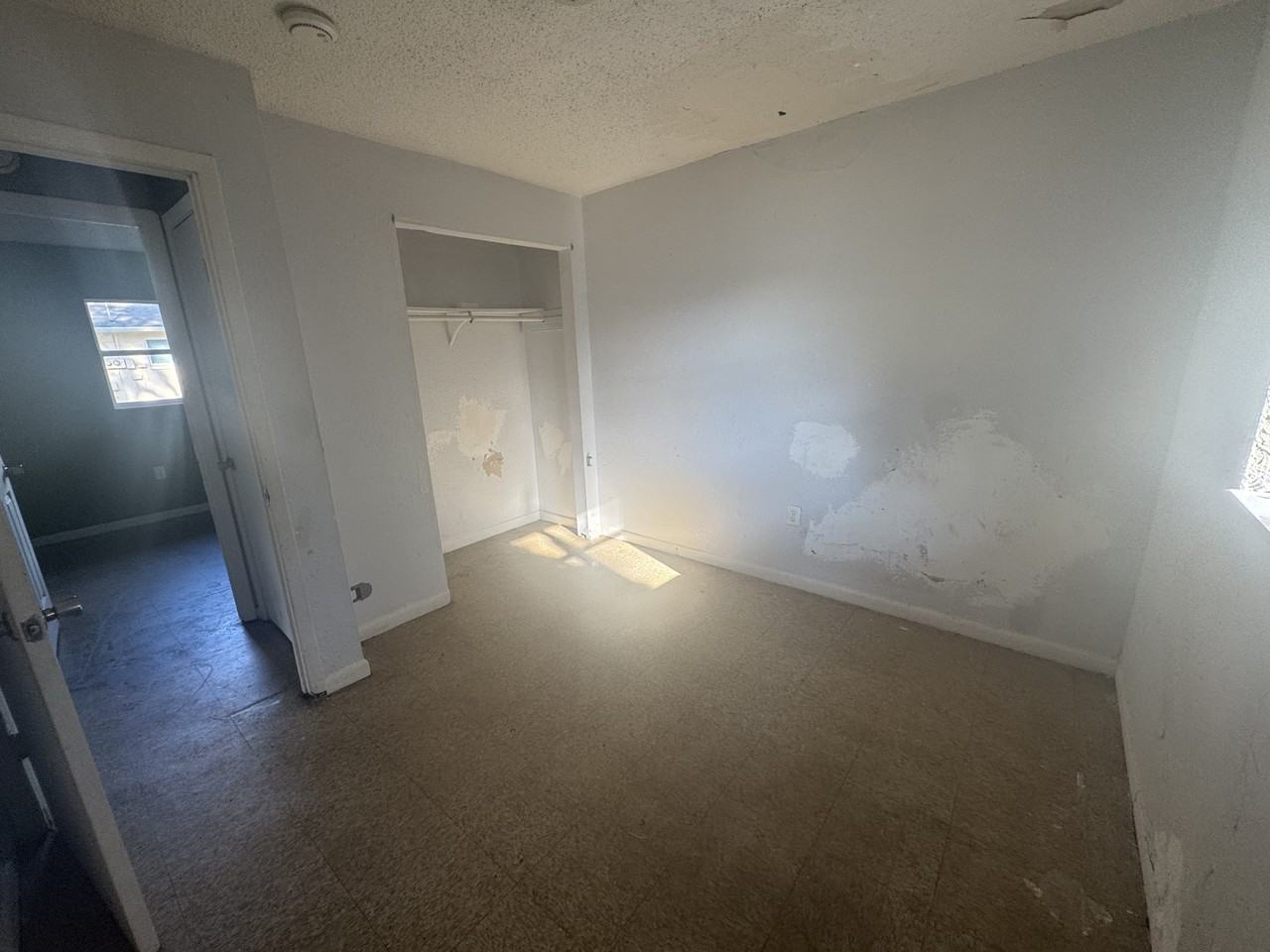 402 Terry St - Photo 7 of 10