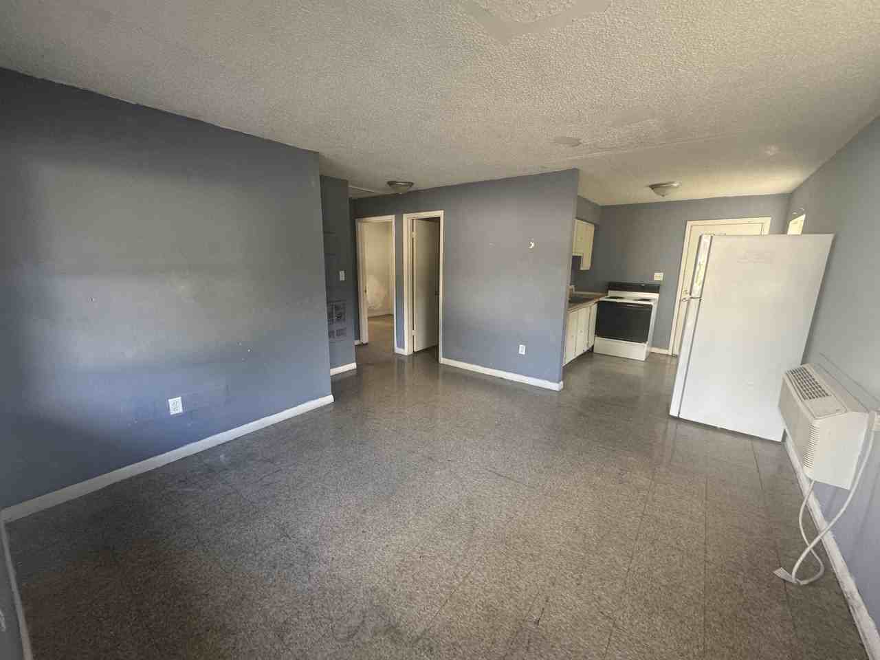 402 Terry St - Photo 2 of 10