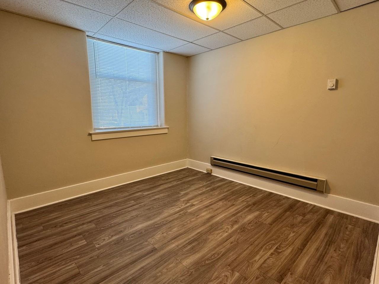 920 Oxford Ave - Photo 6 of 32