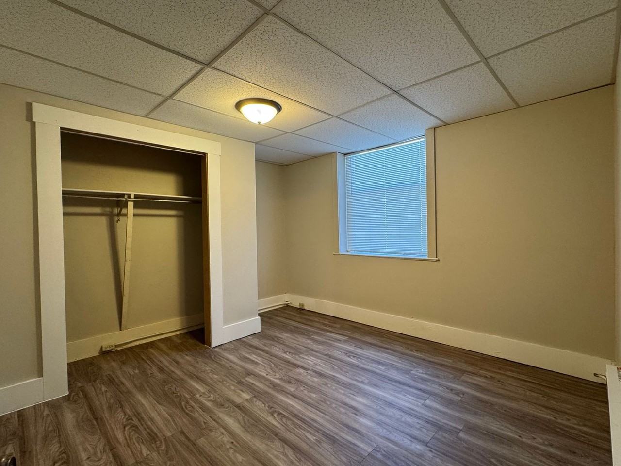 920 Oxford Ave - Photo 7 of 32