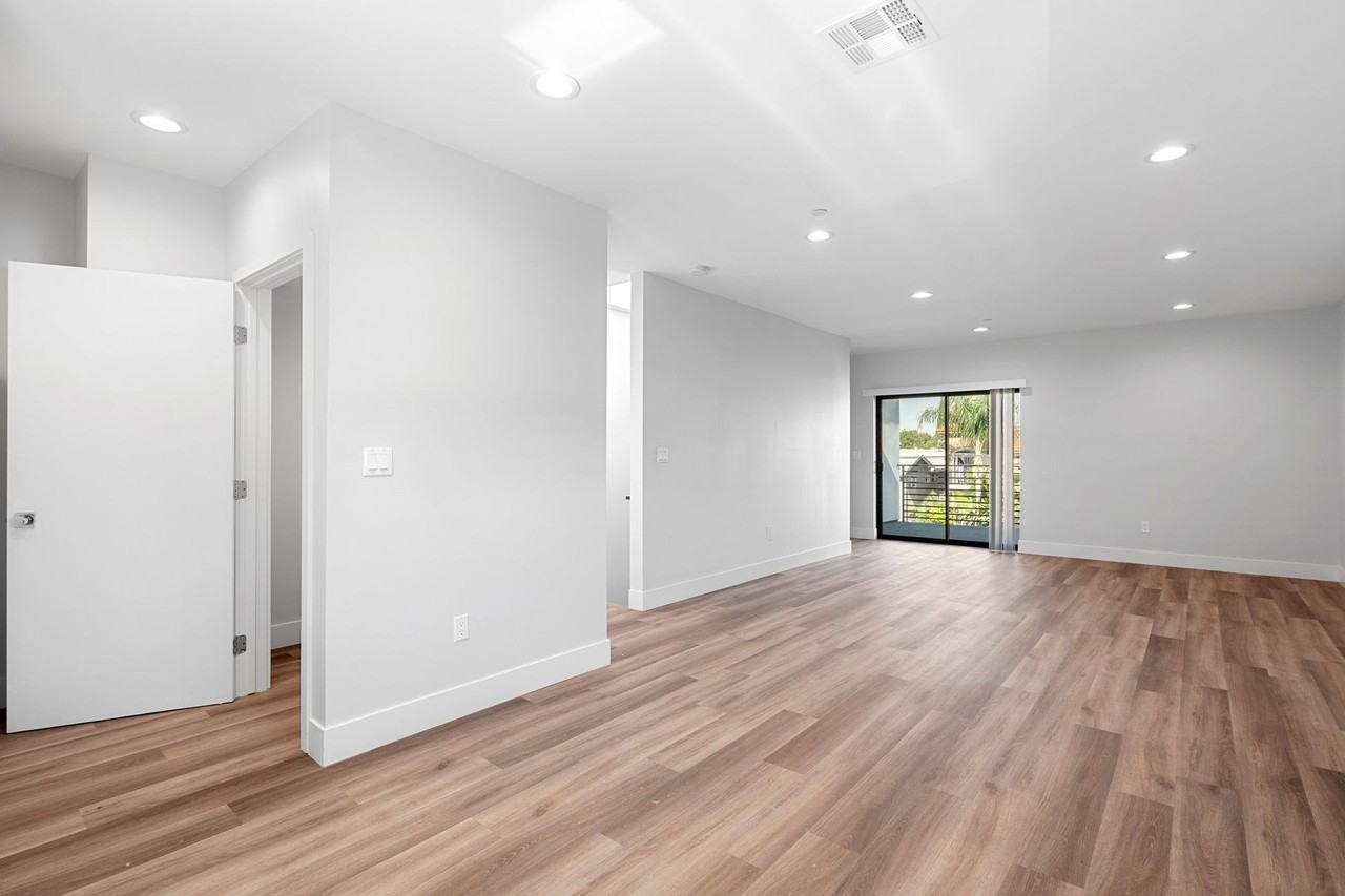 14802 Vanowen Street - Photo 6 of 38