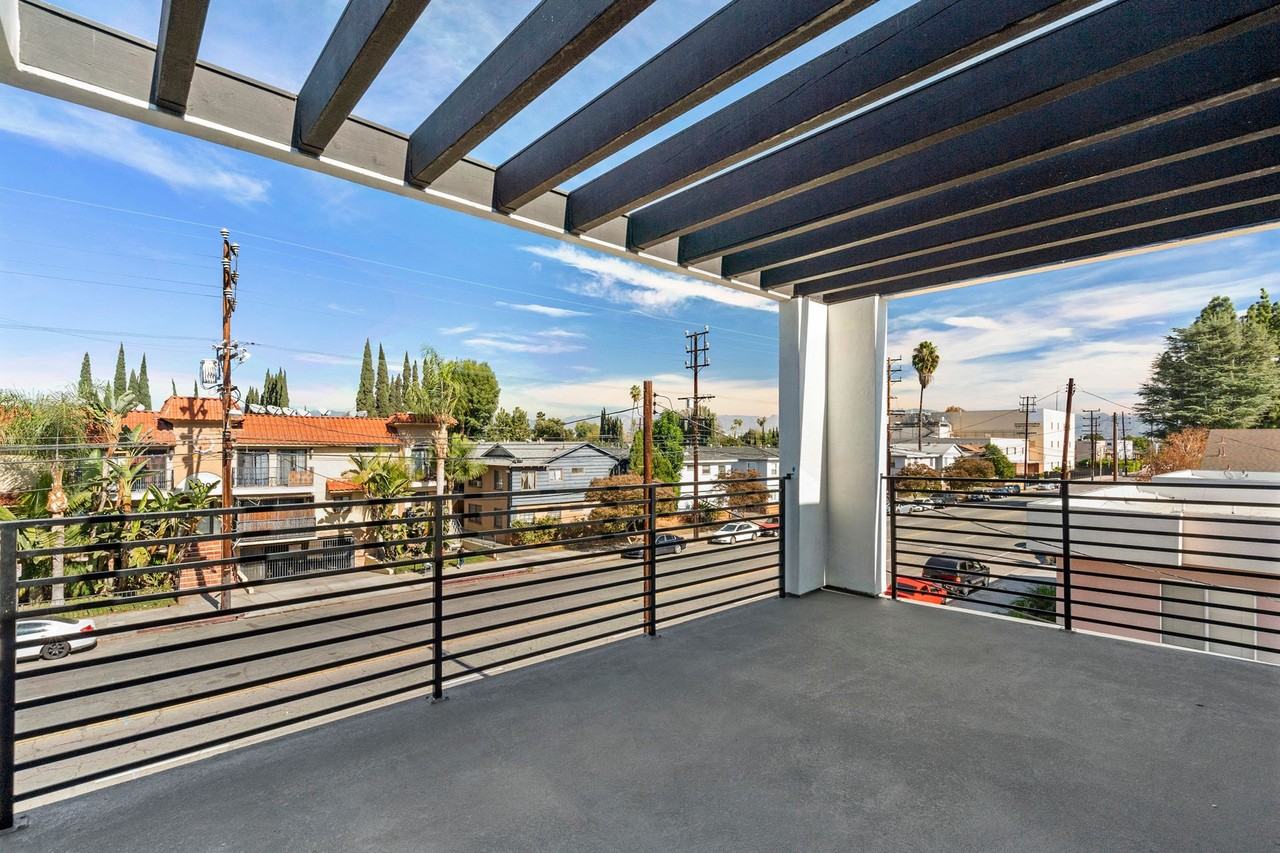 14802 Vanowen Street - Photo 7 of 38