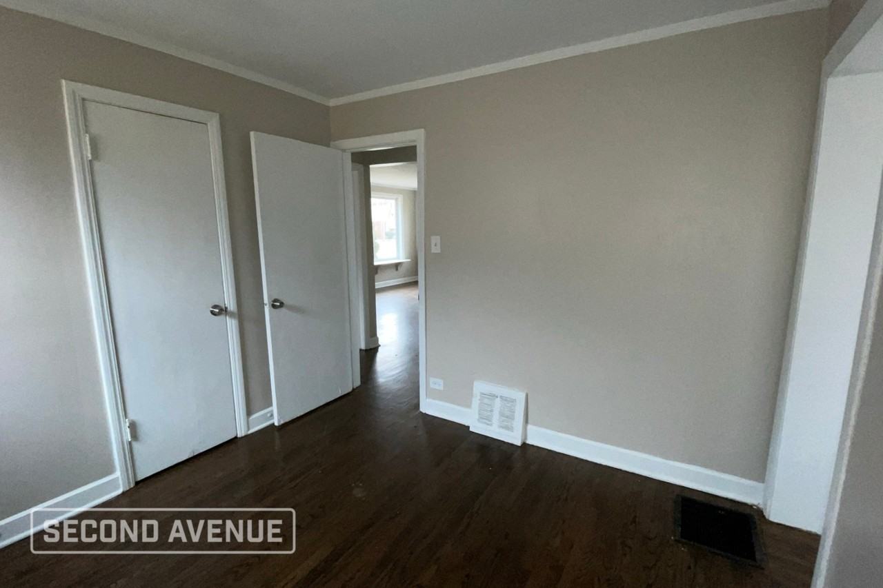 10036 S Paxton Ave - Photo 7 of 14