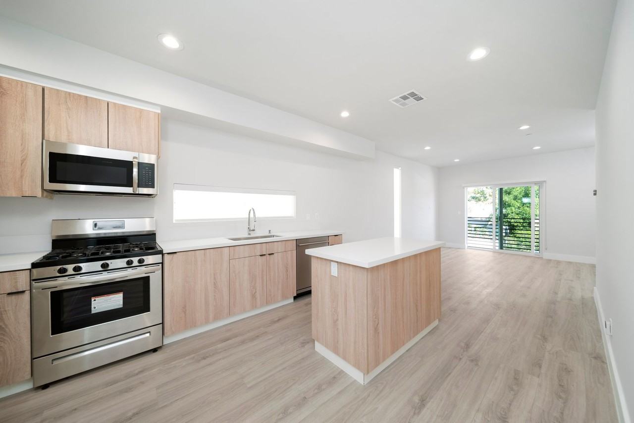 5221 Cleon Property LLC - Photo 4 of 38