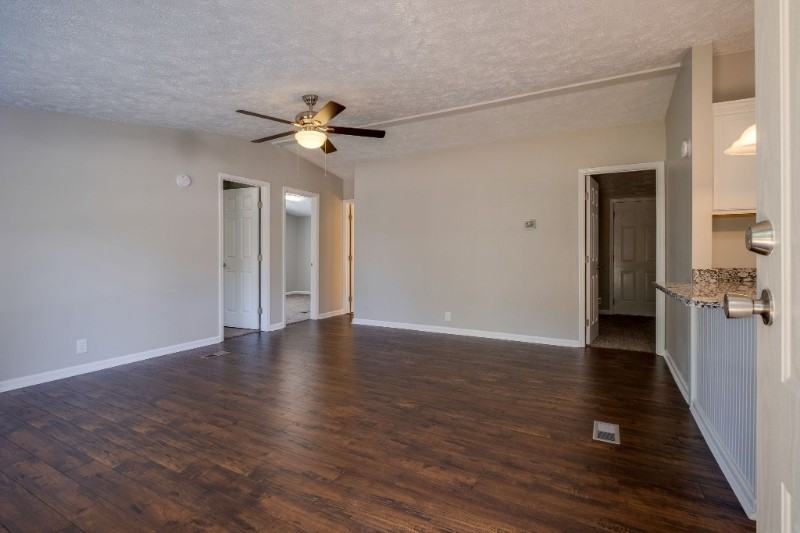 261 Santa Monica Blvd - Photo 5 of 26