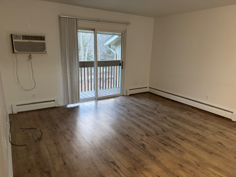 580 N Main St - Photo 3 of 11