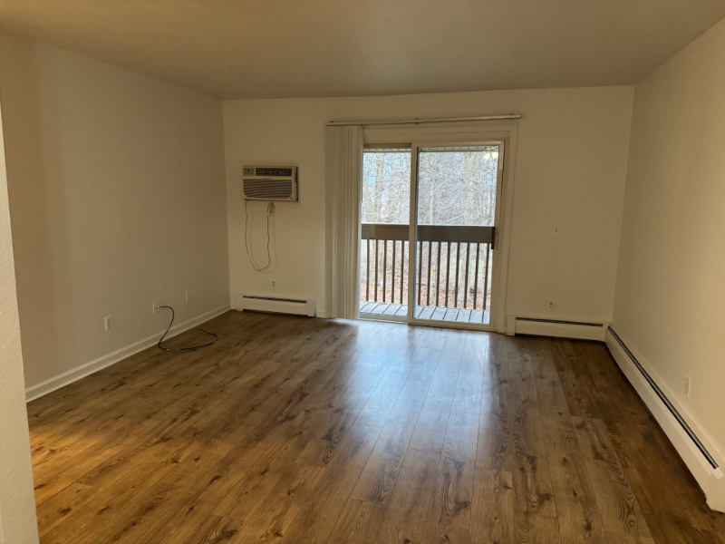 580 N Main St - Photo 4 of 11