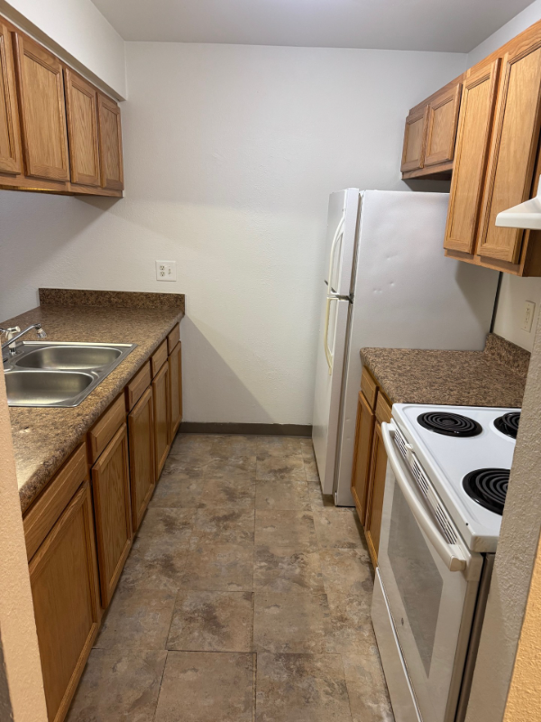 580 N Main St - Photo 6 of 11