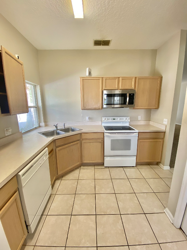 3111 Cranes Cove Loop - Photo 4 of 22