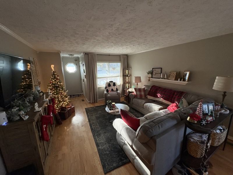 1732 Woodpointe Dr - Photo 4 of 15