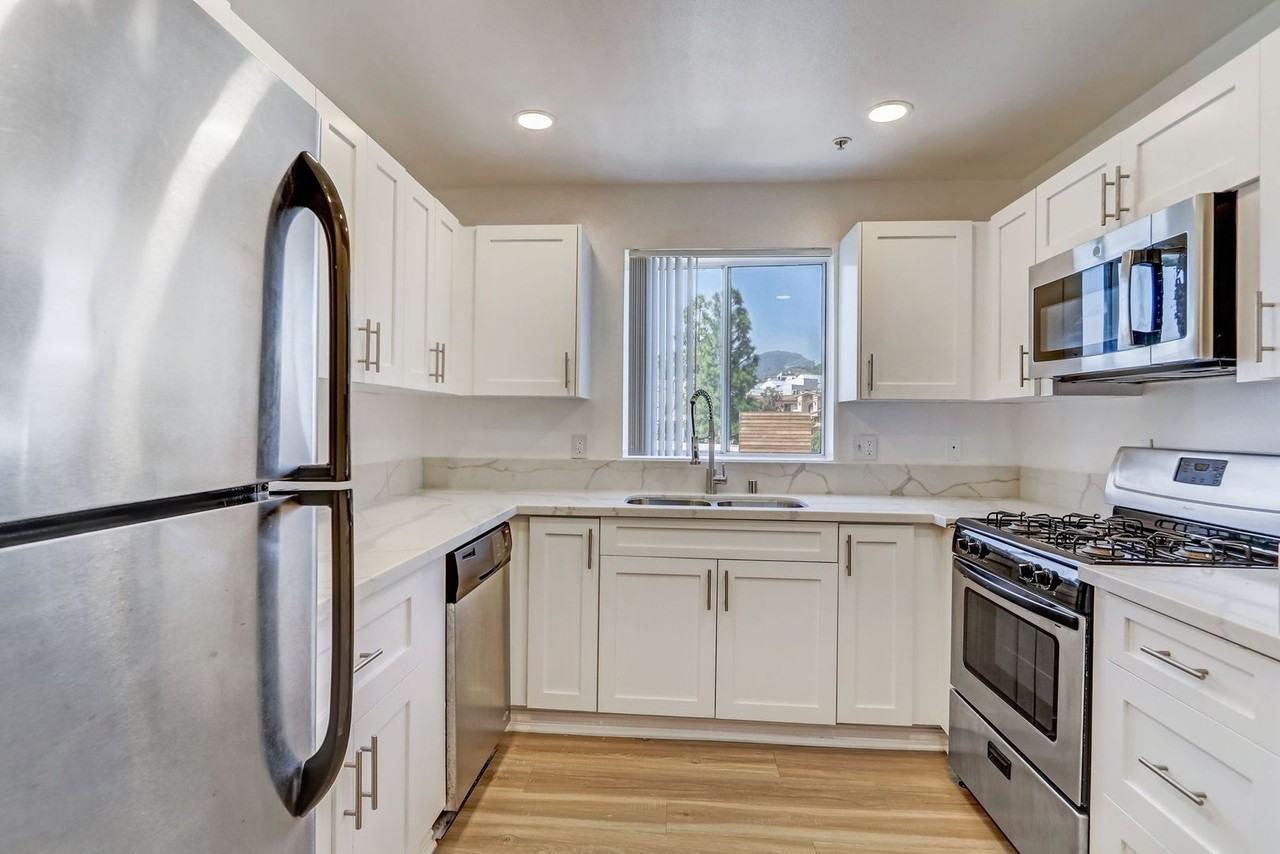 16070 Sunset Blvd - Photo 6 of 22